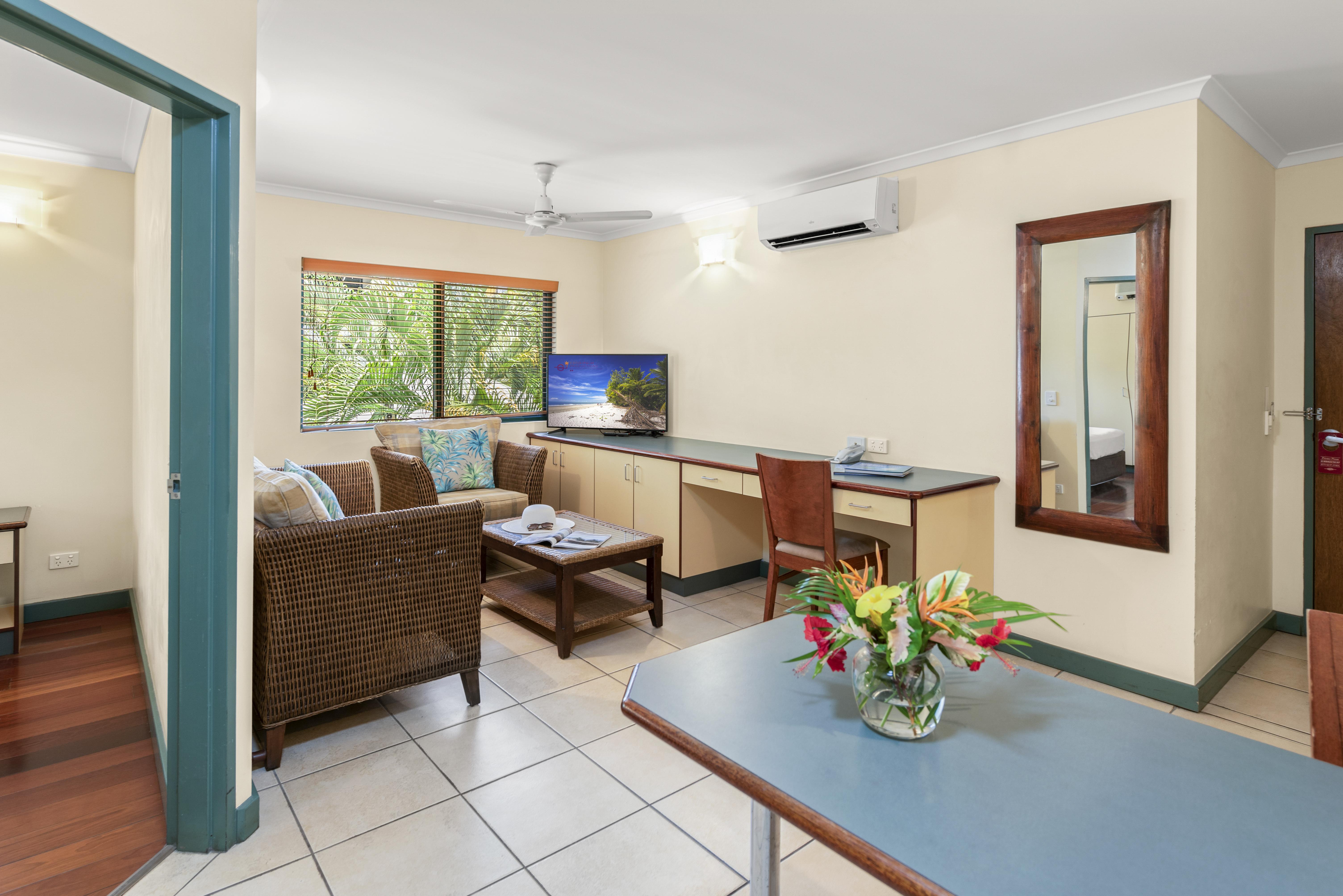 Bay Village Tropical Retreat & Apartments Cairns Exterior foto